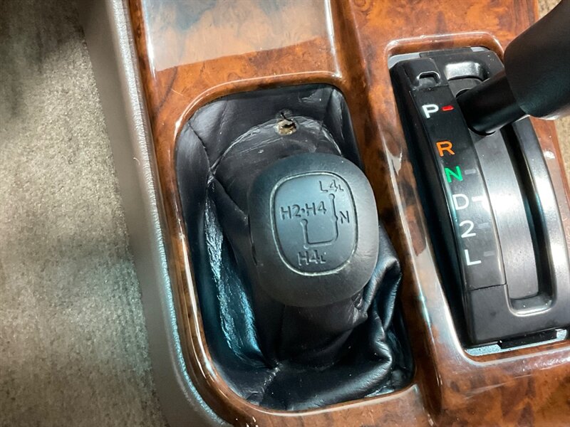 2000 Toyota 4Runner Limited 4X4 / 3.4L V6 / Rear Diff Lock / 1-OWNER  / LOCAL TOYOTA w. ZERO RUST / TIMING BELT SERVICE DONE - Photo 19 - Gladstone, OR 97027