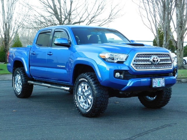 2017 Toyota Tacoma 4X4 / TRD SPORT / 6 SPEED MANUAL / 9 Kmls / LIFTED