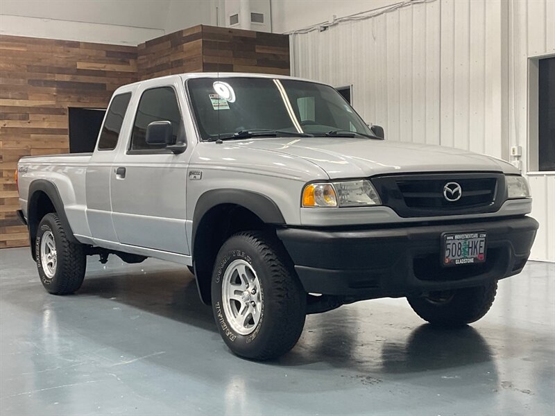 2004 Mazda B4000 SE 4X4 / 4.0L V6 / 5-SPEED MANUAL  / LOCAL TRUCK w. ZERO RUST - Photo 2 - Gladstone, OR 97027