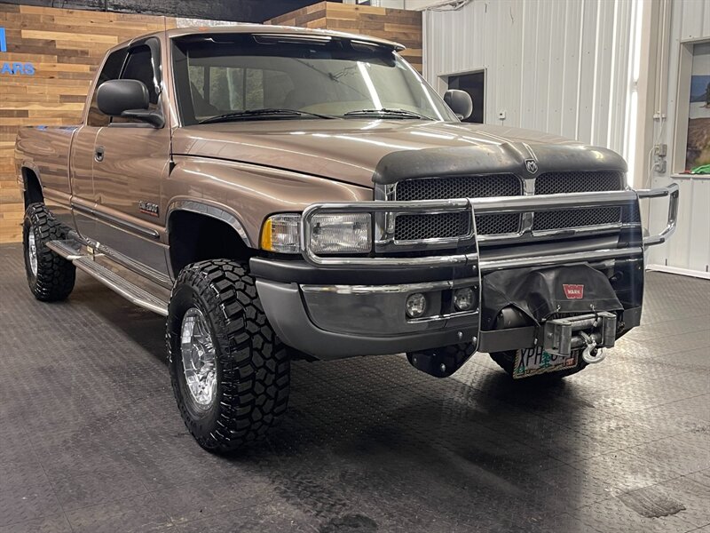 2001 Dodge Ram 2500 SLT Laramie 4X4 / 5.9L DIESEL / 1-OWNER / NEW TIRE   - Photo 2 - Gladstone, OR 97027