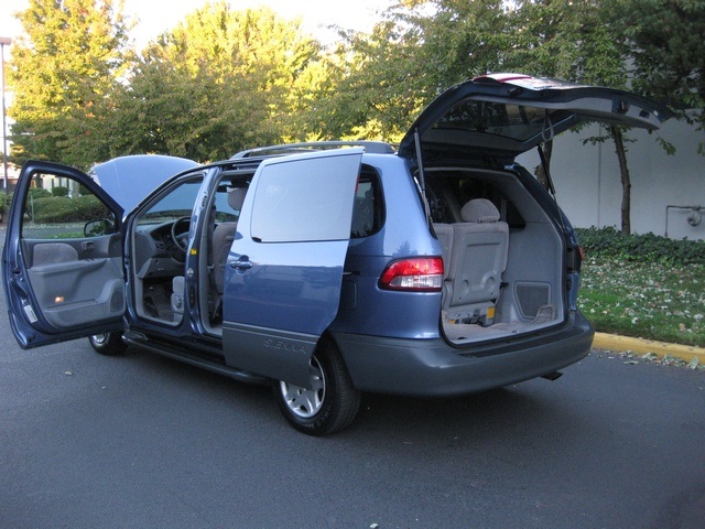 2002 Toyota Sienna LE   - Photo 10 - Portland, OR 97217