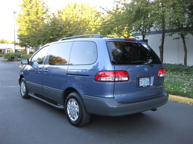 2002 Toyota Sienna LE   - Photo 3 - Portland, OR 97217