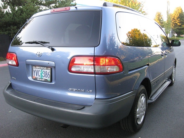 2002 Toyota Sienna LE   - Photo 37 - Portland, OR 97217