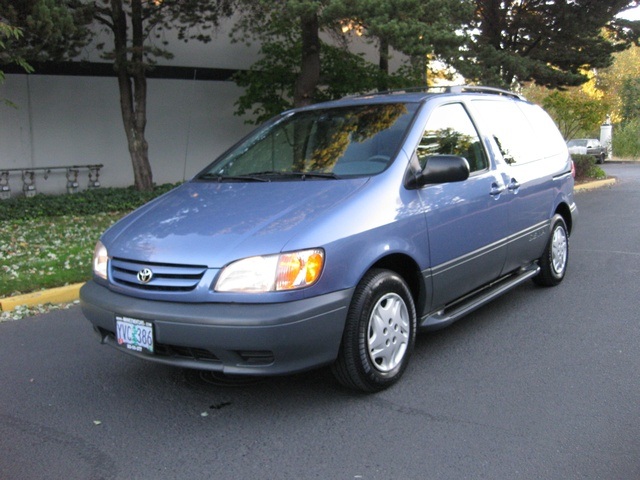 2002 Toyota Sienna LE   - Photo 1 - Portland, OR 97217