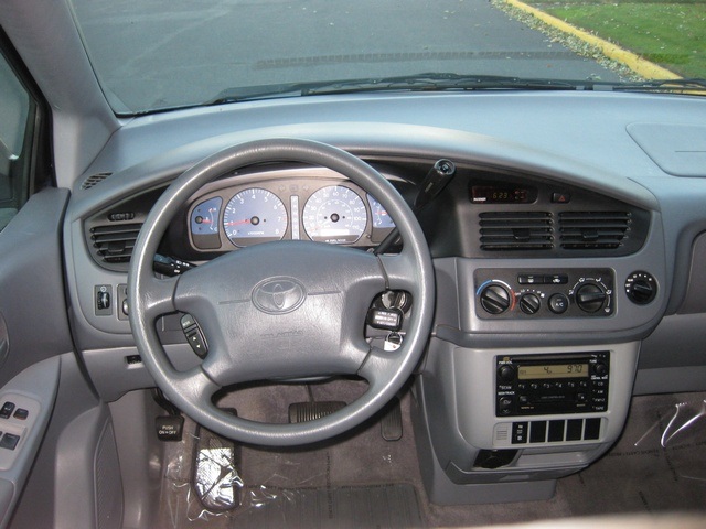 2002 Toyota Sienna LE   - Photo 26 - Portland, OR 97217