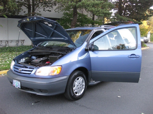 2002 Toyota Sienna LE   - Photo 8 - Portland, OR 97217