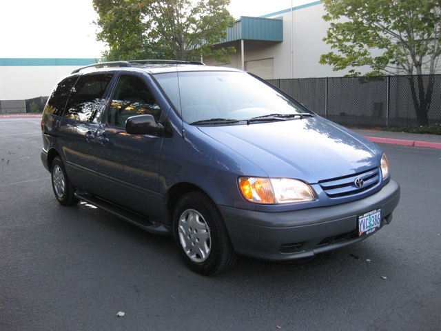 2002 Toyota Sienna LE   - Photo 7 - Portland, OR 97217