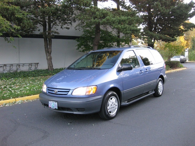 2002 Toyota Sienna LE   - Photo 39 - Portland, OR 97217