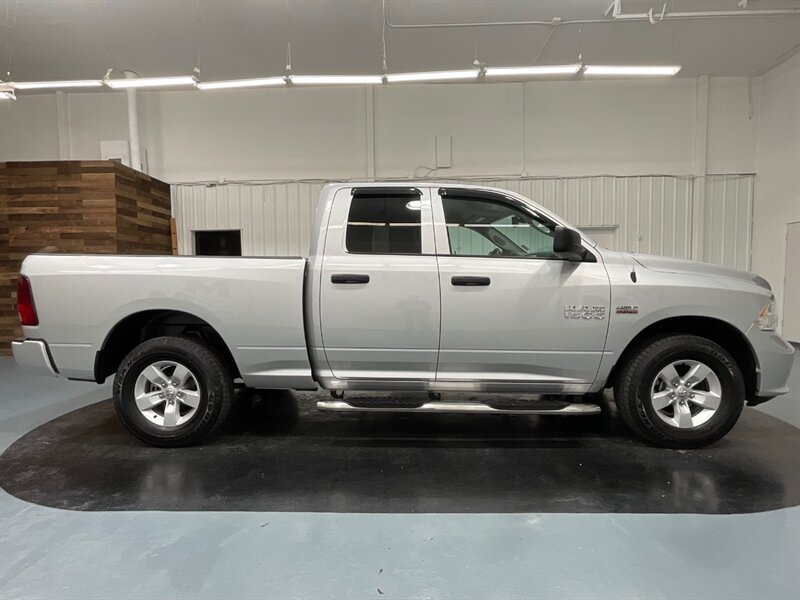 2016 RAM 1500 Quad Cab 4X4 / 5.7L V8 / 1-OWNER / 16,000 MILES  / LOCAL TRUCK - Photo 4 - Gladstone, OR 97027