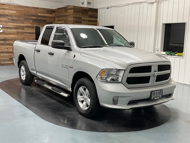 2016 RAM 1500 Quad Cab 4X4 / 5.7L V8 / 1-OWNER / 16,000 MILES  / LOCAL TRUCK - Photo 2 - Gladstone, OR 97027