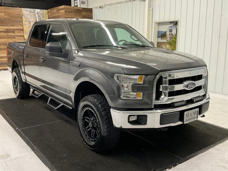 2016 Ford F-150 XLT Crew Cab 4X4 / 5.0L V8 / BRAND NEW TIRES  / Excellent Condition / Running board & Raceline Wheels - Photo 2 - Gladstone, OR 97027