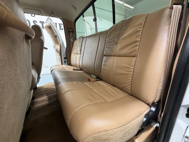 1999 Dodge Ram 3500 Laramie SLT 4X4 5.9L DIESEL / DUALLY / ZERO RUST / Leather Seats / BRAND NEW TIRES / 119K MILES - Photo 14 - Gladstone, OR 97027