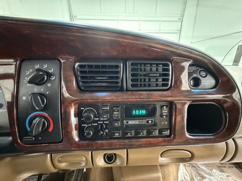 1999 Dodge Ram 3500 Laramie SLT 4X4 5.9L DIESEL / DUALLY / ZERO RUST / Leather Seats / BRAND NEW TIRES / 119K MILES - Photo 18 - Gladstone, OR 97027