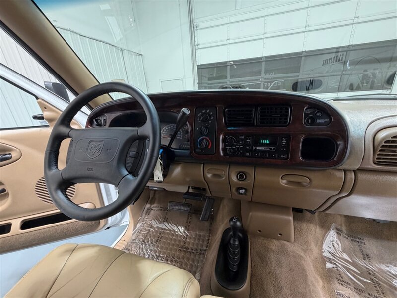 1999 Dodge Ram 3500 Laramie SLT 4X4 5.9L DIESEL / DUALLY / ZERO RUST / Leather Seats / BRAND NEW TIRES / 119K MILES - Photo 17 - Gladstone, OR 97027