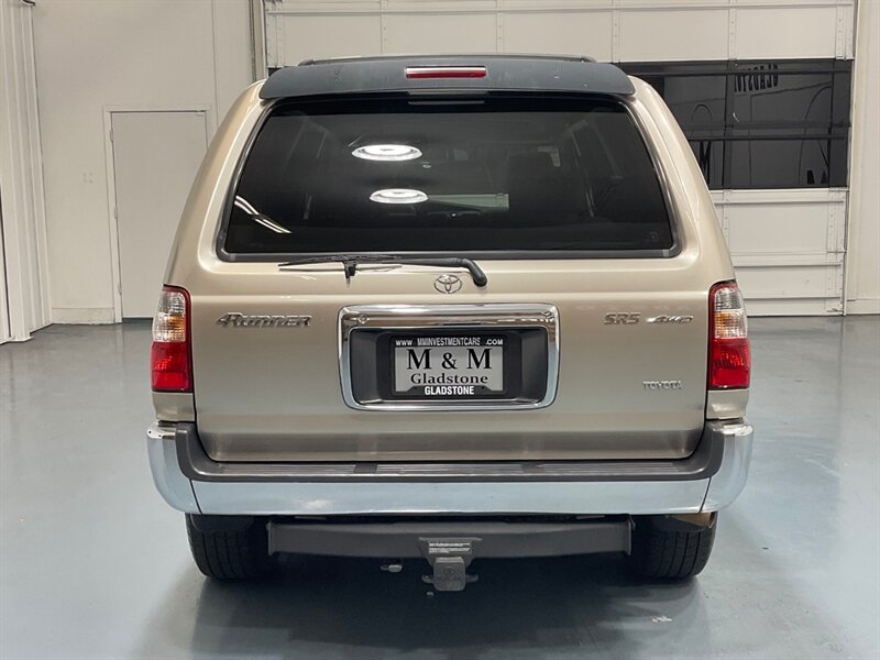 2002 Toyota 4Runner SR5 4X4 / V6 / 1-OWNER / 102,000 MILES  / FRESH TIMING BELT SERVICE DONE - Photo 6 - Gladstone, OR 97027