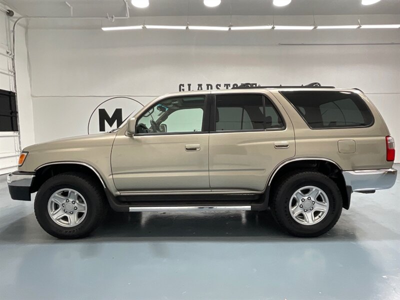 2002 Toyota 4Runner SR5 4X4 / V6 / 1-OWNER / 102,000 MILES  / FRESH TIMING BELT SERVICE DONE - Photo 3 - Gladstone, OR 97027