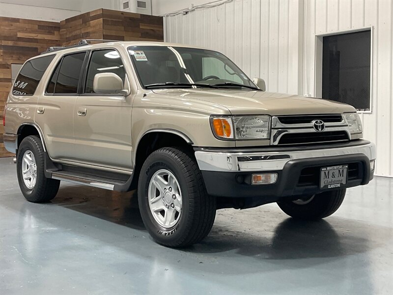 2002 Toyota 4Runner SR5 4X4 / V6 / 1-OWNER / 102,000 MILES  / FRESH TIMING BELT SERVICE DONE - Photo 2 - Gladstone, OR 97027