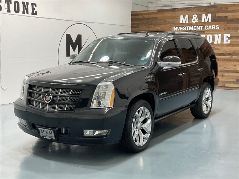 2013 Cadillac Escalade Premium Sport Utility AWD / 6.2L V8 / FULLY LOADED  / Leather w. Heated & Cooled Seats / DVD / Navigation / Backup Camera / 3RD ROW SEAT - Photo 1 - Gladstone, OR 97027