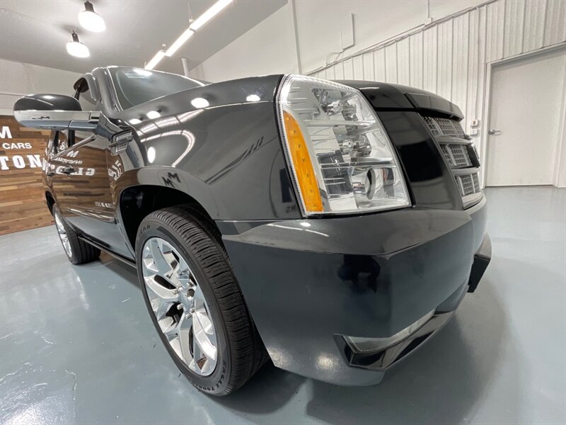 2013 Cadillac Escalade Premium Sport Utility AWD / 6.2L V8 / FULLY LOADED  / Leather w. Heated & Cooled Seats / DVD / Navigation / Backup Camera / 3RD ROW SEAT - Photo 60 - Gladstone, OR 97027