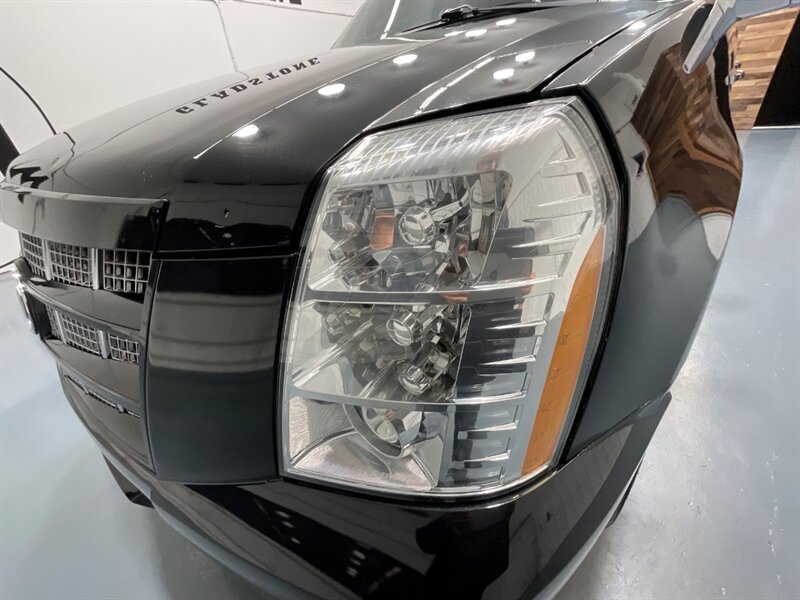 2013 Cadillac Escalade Premium Sport Utility AWD / 6.2L V8 / FULLY LOADED  / Leather w. Heated & Cooled Seats / DVD / Navigation / Backup Camera / 3RD ROW SEAT - Photo 28 - Gladstone, OR 97027