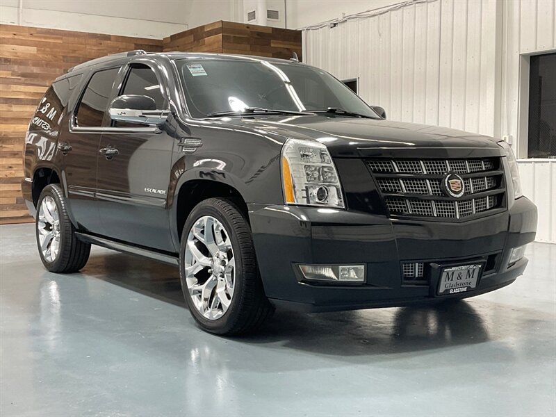 2013 Cadillac Escalade Premium Sport Utility AWD / 6.2L V8 / FULLY LOADED  / Leather w. Heated & Cooled Seats / DVD / Navigation / Backup Camera / 3RD ROW SEAT - Photo 63 - Gladstone, OR 97027