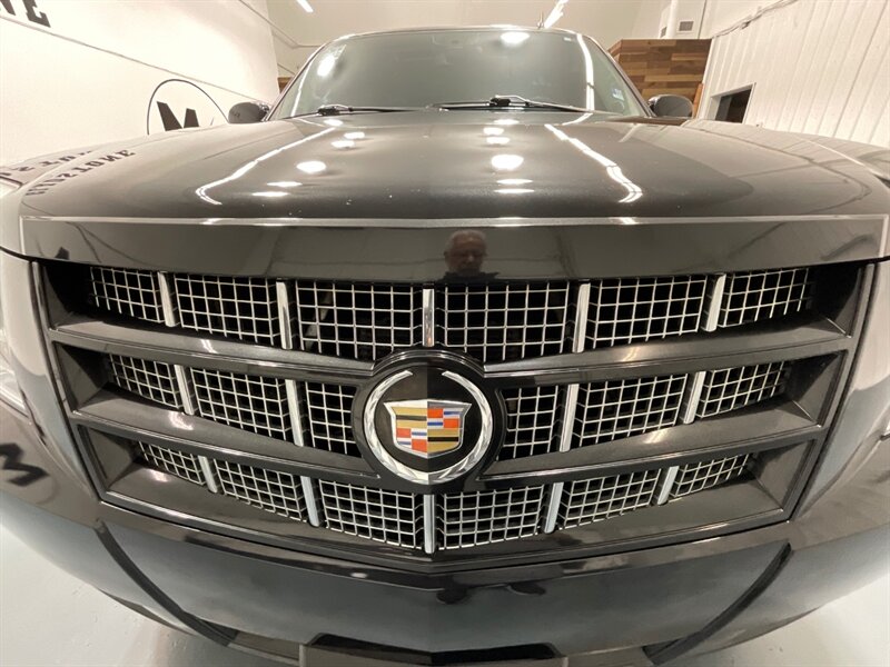 2013 Cadillac Escalade Premium Sport Utility AWD / 6.2L V8 / FULLY LOADED  / Leather w. Heated & Cooled Seats / DVD / Navigation / Backup Camera / 3RD ROW SEAT - Photo 30 - Gladstone, OR 97027