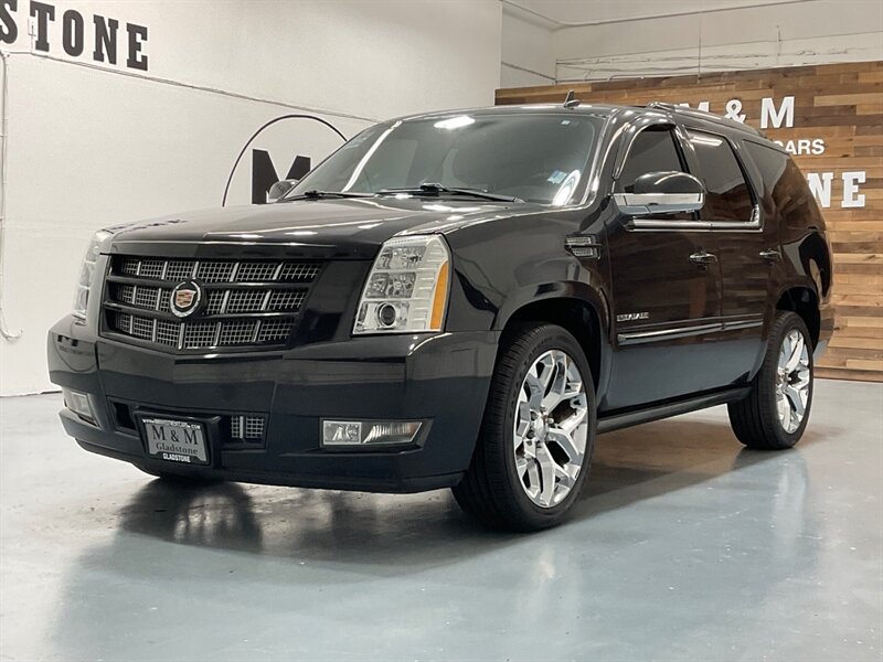 2013 Cadillac Escalade Premium Sport Utility AWD / 6.2L V8 / FULLY LOADED  / Leather w. Heated & Cooled Seats / DVD / Navigation / Backup Camera / 3RD ROW SEAT - Photo 62 - Gladstone, OR 97027