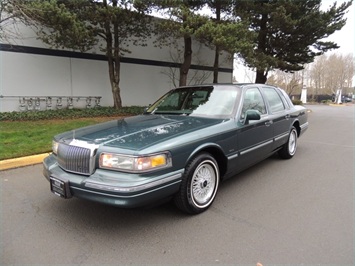 1996 Lincoln Town Car Signature/ Luxury Sedan/Leather/ 80k miles Sedan