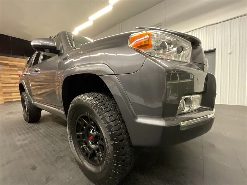 2011 Toyota 4Runner SR5 Sport Utility 4X4 / Sunroof / TRD WHEELS  LUGGAGE RACK / BRAND NEW TRD WHEELS & TIRES /  Backup Camera - Photo 10 - Gladstone, OR 97027