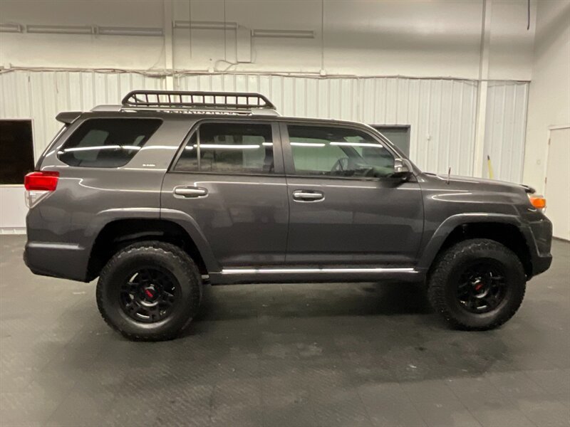 2011 Toyota 4Runner SR5 Sport Utility 4X4 / Sunroof / TRD WHEELS  LUGGAGE RACK / BRAND NEW TRD WHEELS & TIRES /  Backup Camera - Photo 4 - Gladstone, OR 97027