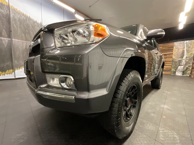 2011 Toyota 4Runner SR5 Sport Utility 4X4 / Sunroof / TRD WHEELS  LUGGAGE RACK / BRAND NEW TRD WHEELS & TIRES /  Backup Camera - Photo 9 - Gladstone, OR 97027