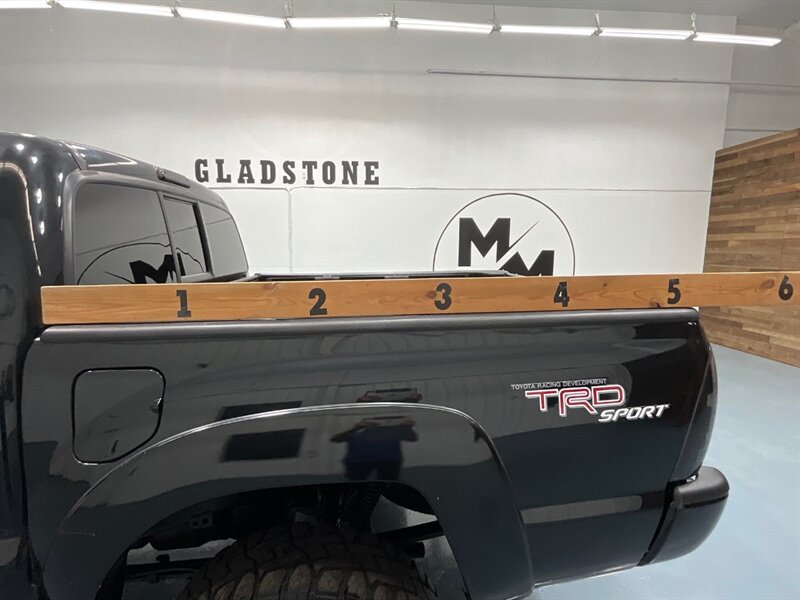 2007 Toyota Tacoma TRD SPORT / Double Cab / 4X4 / 4.0L V6 / LIFTED / LOCAL ZERO RUST - Photo 11 - Gladstone, OR 97027