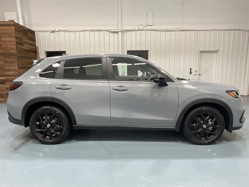 2023 Honda HR-V Sport Crossover AWD / Backup Camera / Heated seats  / LOCAL SUV / Excel Cond - Photo 4 - Gladstone, OR 97027
