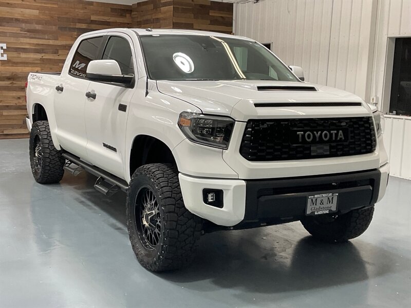 2019 Toyota Tundra TRD Pro Crew Max 4X4 / 5.7L V8 / LIFTED / 6inc LIFT w. 35 " TOYO OPEN COUNTRY TIRES & 20 " XD WHEELS / ZERO RUST / Leather Heated Seats / Sunroof / Navi & Backup Camera/ 1-OWNER - Photo 2 - Gladstone, OR 97027