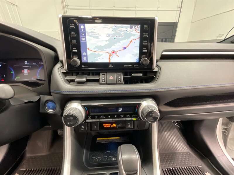 2020 Toyota RAV4 Hybrid XSE Sport Utility AWD / 2.5L 4Cyl Hybrid  / LOCAL SUV - Photo 17 - Gladstone, OR 97027