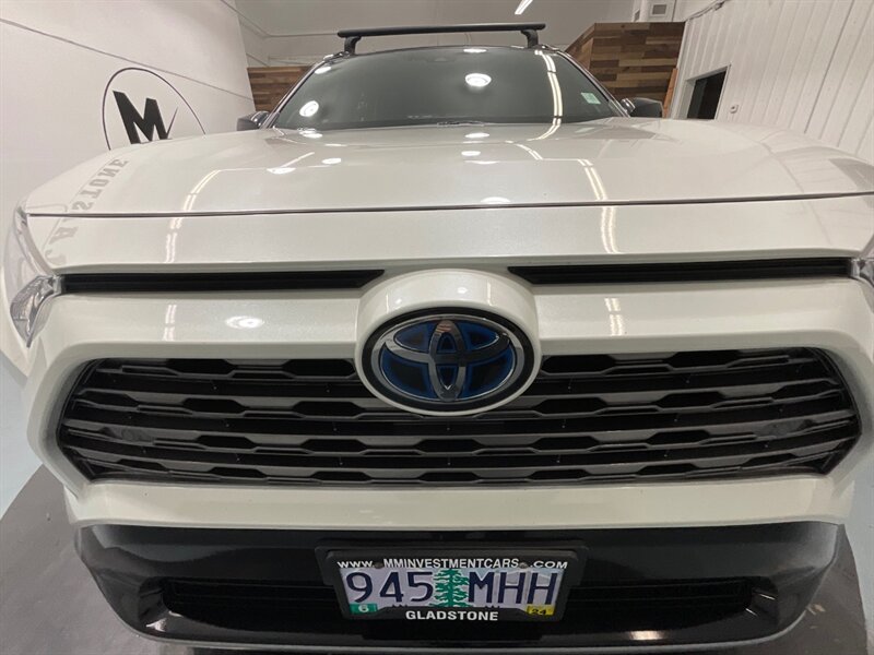 2020 Toyota RAV4 Hybrid XSE Sport Utility AWD / 2.5L 4Cyl Hybrid  / LOCAL SUV - Photo 30 - Gladstone, OR 97027