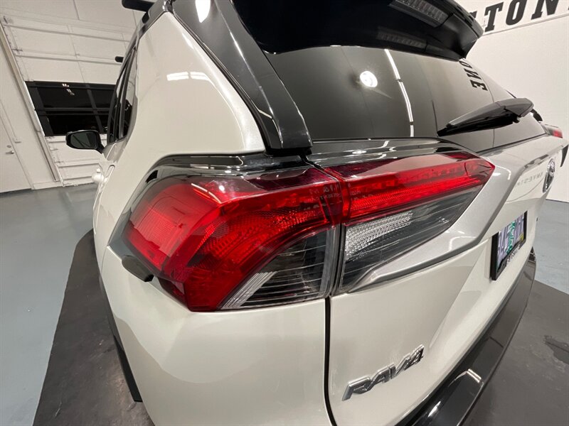 2020 Toyota RAV4 Hybrid XSE Sport Utility AWD / 2.5L 4Cyl Hybrid  / LOCAL SUV - Photo 28 - Gladstone, OR 97027