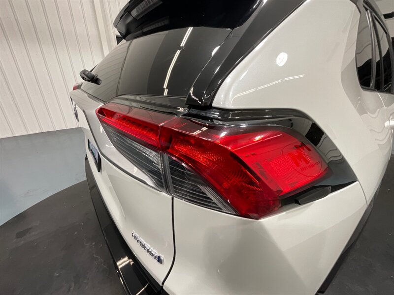 2020 Toyota RAV4 Hybrid XSE Sport Utility AWD / 2.5L 4Cyl Hybrid  / LOCAL SUV - Photo 29 - Gladstone, OR 97027