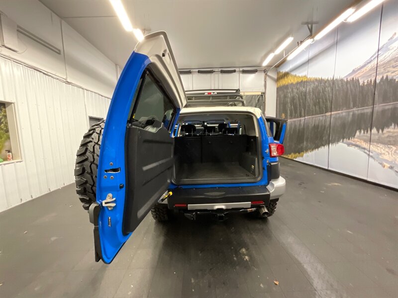 2007 Toyota FJ Cruiser 4X4 / 6-SPEED / LIFTED / Voodoo Blue  LOW MILES / NEW TIRES / RR DIFF LOCKS / RUST FREE / CLEAN SHARP - Photo 28 - Gladstone, OR 97027