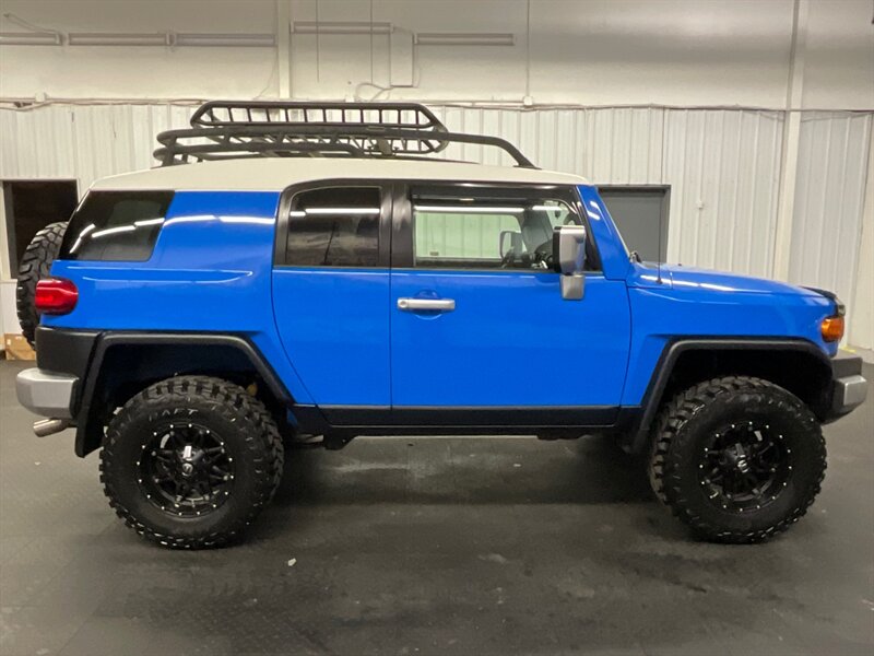 2007 Toyota FJ Cruiser 4X4 / 6-SPEED / LIFTED / Voodoo Blue  LOW MILES / NEW TIRES / RR DIFF LOCKS / RUST FREE / CLEAN SHARP - Photo 4 - Gladstone, OR 97027