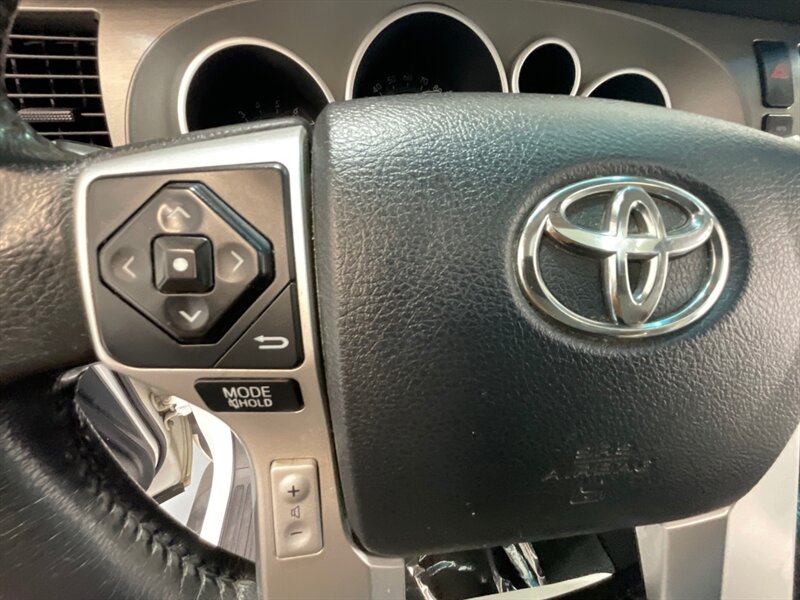 2016 Toyota Sequoia SR5 Sport Utility 4WD / 5.7L V8 / 3RD Row Seat  /BRAND NEW TIRES/  LOCAL SUV w/ZERO RUST / Backup Camera - Photo 47 - Gladstone, OR 97027