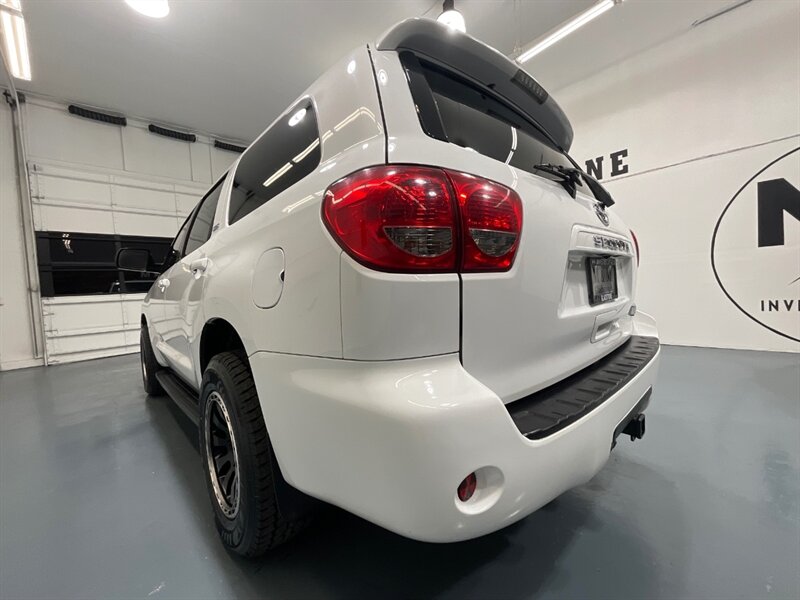 2016 Toyota Sequoia SR5 Sport Utility 4WD / 5.7L V8 / 3RD Row Seat  /BRAND NEW TIRES/  LOCAL SUV w/ZERO RUST / Backup Camera - Photo 61 - Gladstone, OR 97027