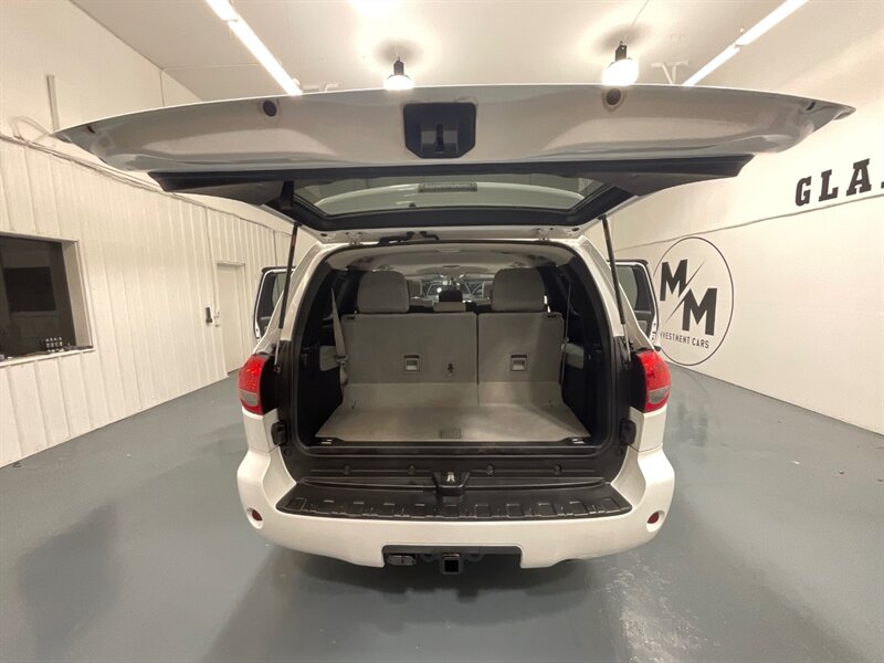 2016 Toyota Sequoia SR5 Sport Utility 4WD / 5.7L V8 / 3RD Row Seat  /BRAND NEW TIRES/  LOCAL SUV w/ZERO RUST / Backup Camera - Photo 49 - Gladstone, OR 97027