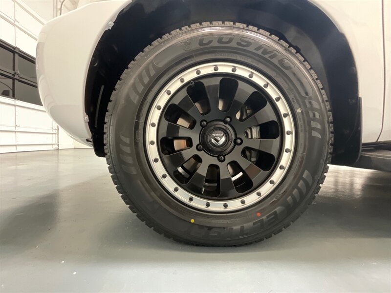 2016 Toyota Sequoia SR5 Sport Utility 4WD / 5.7L V8 / 3RD Row Seat  /BRAND NEW TIRES/  LOCAL SUV w/ZERO RUST / Backup Camera - Photo 22 - Gladstone, OR 97027