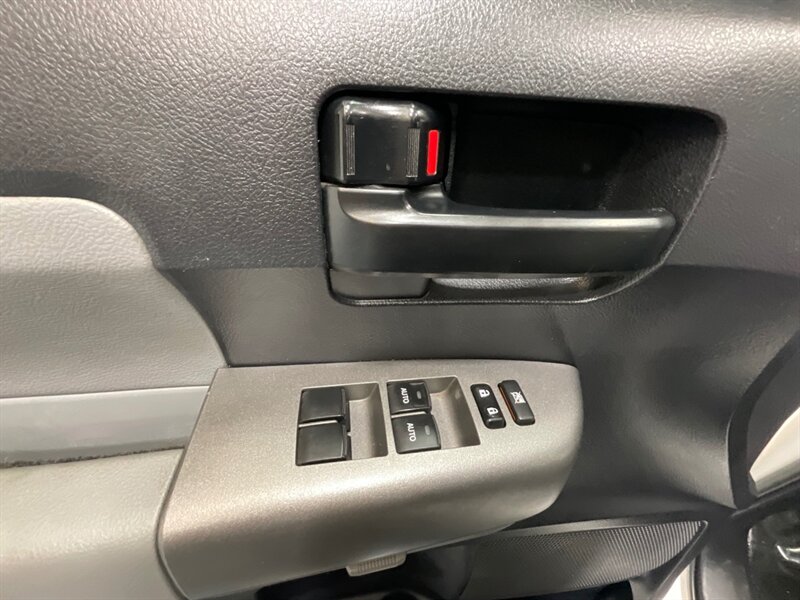 2016 Toyota Sequoia SR5 Sport Utility 4WD / 5.7L V8 / 3RD Row Seat  /BRAND NEW TIRES/  LOCAL SUV w/ZERO RUST / Backup Camera - Photo 44 - Gladstone, OR 97027