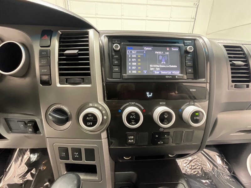 2016 Toyota Sequoia SR5 Sport Utility 4WD / 5.7L V8 / 3RD Row Seat  /BRAND NEW TIRES/  LOCAL SUV w/ZERO RUST / Backup Camera - Photo 18 - Gladstone, OR 97027