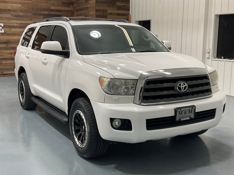 2016 Toyota Sequoia SR5 Sport photo 2