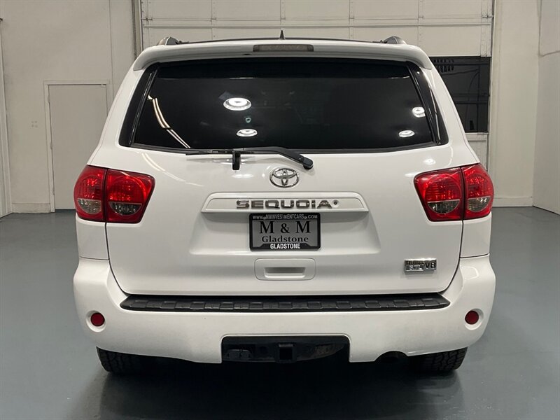 2016 Toyota Sequoia SR5 Sport Utility 4WD / 5.7L V8 / 3RD Row Seat  /BRAND NEW TIRES/  LOCAL SUV w/ZERO RUST / Backup Camera - Photo 6 - Gladstone, OR 97027