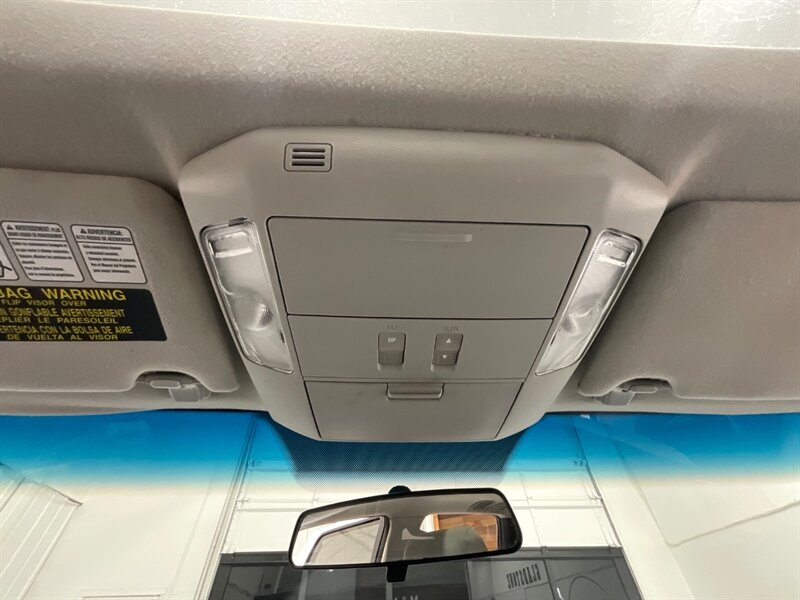 2016 Toyota Sequoia SR5 Sport Utility 4WD / 5.7L V8 / 3RD Row Seat  /BRAND NEW TIRES/  LOCAL SUV w/ZERO RUST / Backup Camera - Photo 40 - Gladstone, OR 97027