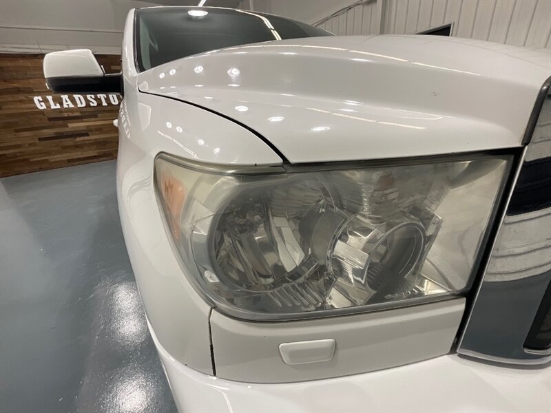 2016 Toyota Sequoia SR5 Sport Utility 4WD / 5.7L V8 / 3RD Row Seat  /BRAND NEW TIRES/  LOCAL SUV w/ZERO RUST / Backup Camera - Photo 27 - Gladstone, OR 97027